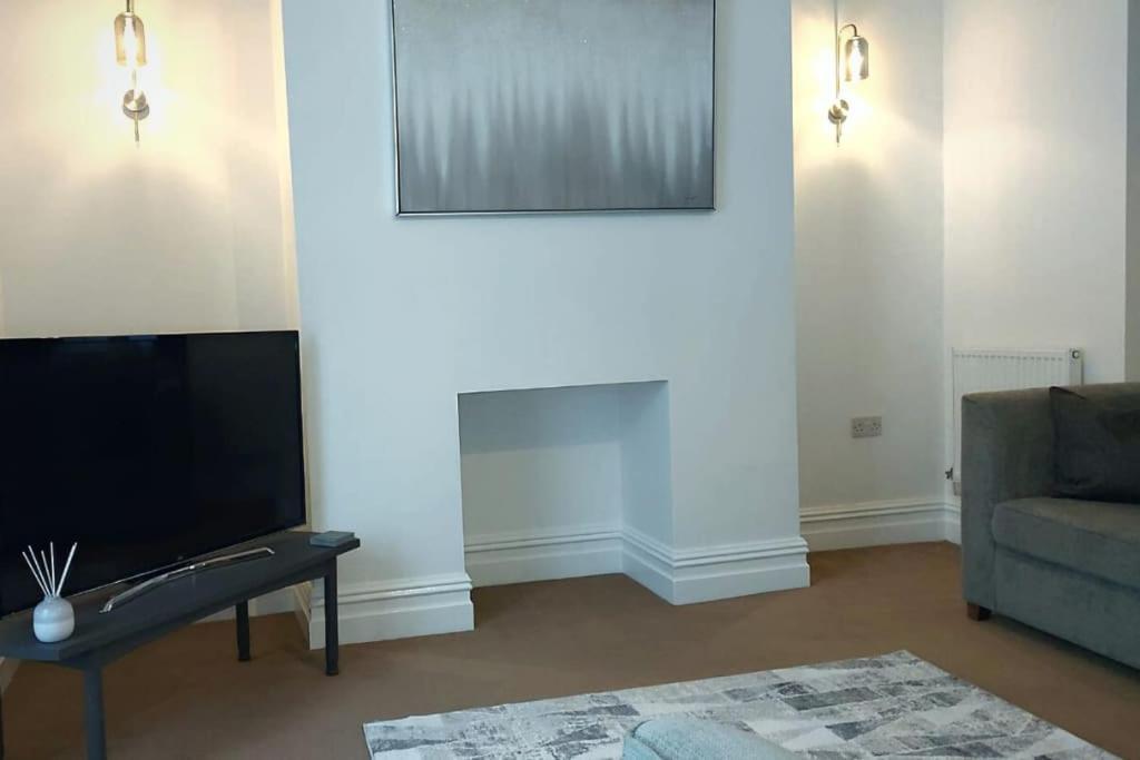 Stylish Apartment In City Centre With Parking Preston  Exterior photo
