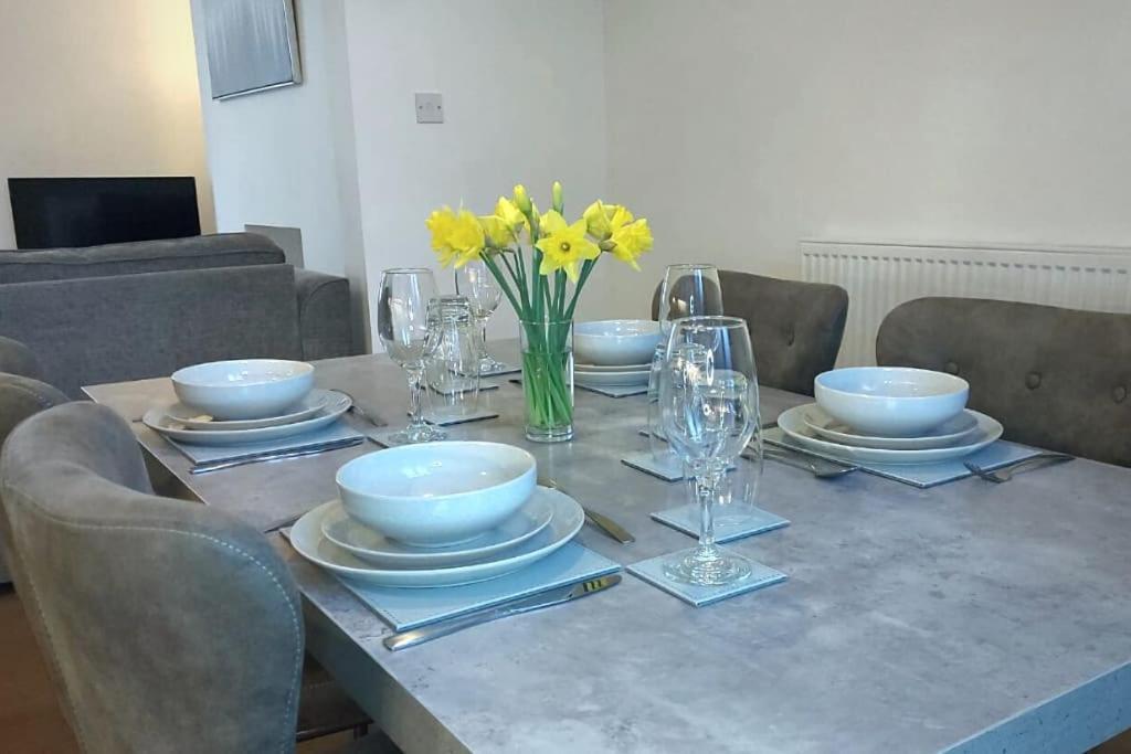 Stylish Apartment In City Centre With Parking Preston  Exterior photo