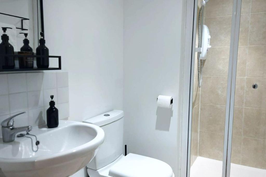 Stylish Apartment In City Centre With Parking Preston  Exterior photo
